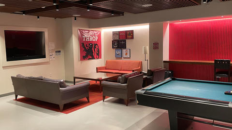 Lion's Den room